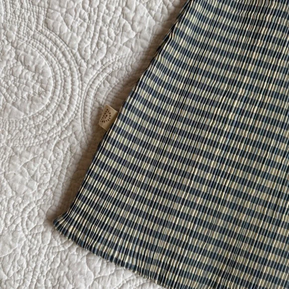 Bobby Blue Gingham Pleated Tote - Picture 4 of 5